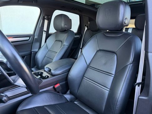 Used 2023 Porsche Cayenne S AWD/4WD image 13