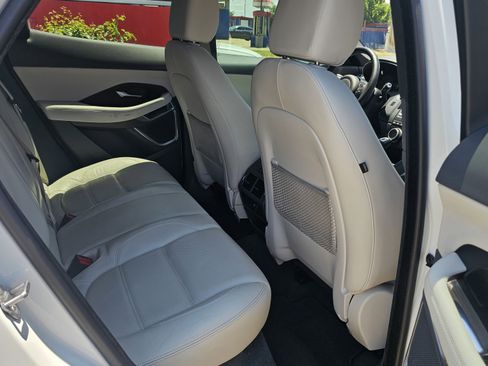 Used 2018 Jaguar E-PACE SE image 29