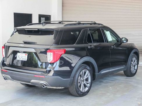 Used 2023 Ford Explorer XLT w/ Equipment Group 202A RWD image 4