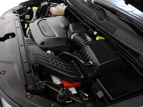 Used 2025 Chrysler Pacifica Limited FWD image 38