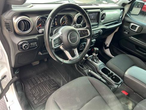 Used 2020 Jeep Wrangler Unlimited Sahara image 11