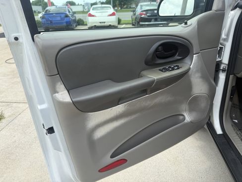 Used 2003 Chevrolet TrailBlazer LS w/ Preferred Equipment Group RWD image 16