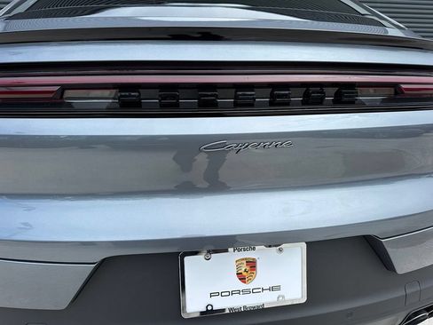 Used 2026 Porsche Cayenne E-Hybrid Coupe AWD/4WD image 14
