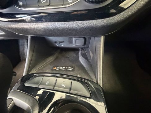 Used 2024 Buick Envista Sport Touring w/ Convenience I Package FWD image 27