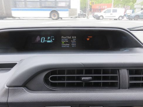 Used 2014 Toyota Prius C One FWD image 15