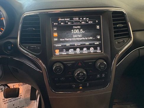 Used 2018 Jeep Grand Cherokee Laredo AWD/4WD image 8
