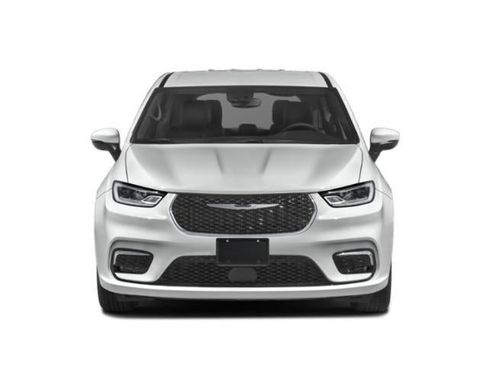 Used 2024 Chrysler Pacifica Touring-L FWD image 4