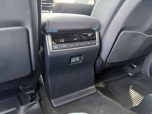 Used 2025 Lexus GX 550 w/ Accessory Package (2T) AWD/4WD image 23