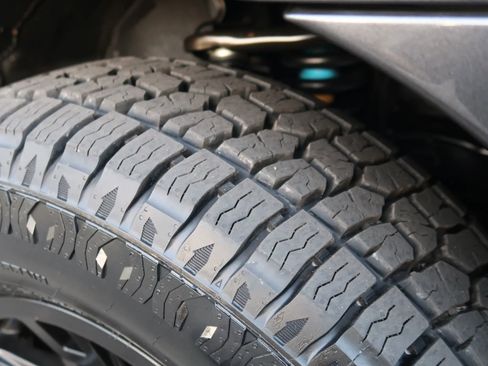 Used 2012 Toyota Tacoma Pickup 4D 5 ft image 9