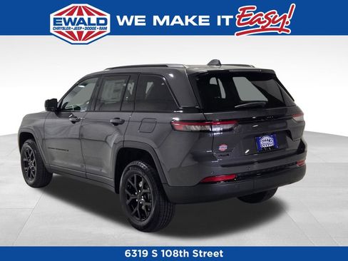 New 2025 Jeep Grand Cherokee Altitude image 14