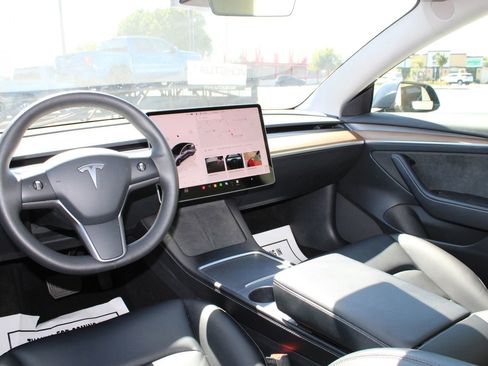 Used 2022 Tesla Model 3 image 28
