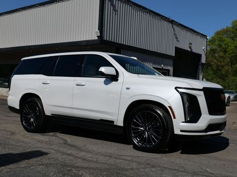 Used 2025 Cadillac Escalade Sport Platinum w/ LPO, Floor Liner Package image 2