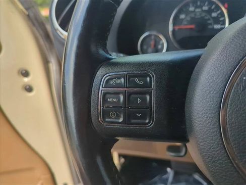 Used 2017 Jeep Wrangler Unlimited Sahara w/ Connectivity Group AWD/4WD image 13