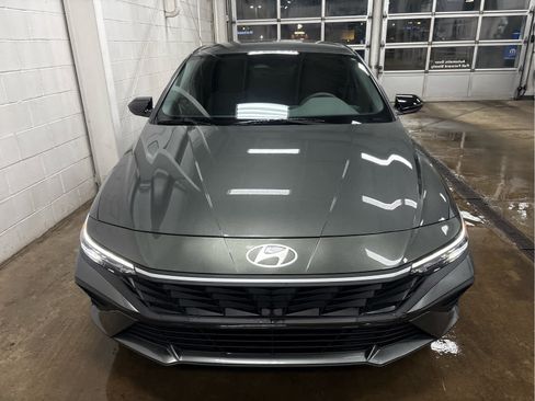Used 2025 Hyundai Elantra Sport image 4