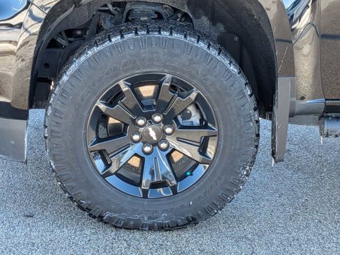 Used 2021 Chevrolet Colorado Z71 w/ Z71 Midnight Edition image 12