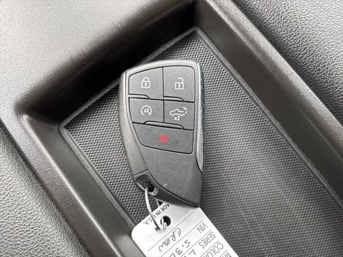 Used 2025 Chevrolet Silverado 1500 LT AWD/4WD image 28