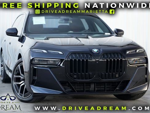 Used 2023 BMW 760i xDrive image 2