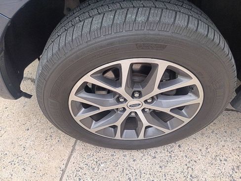 Used 2015 Ford Expedition XLT w/ Equipment Group 202A image 7