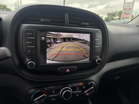 Used 2025 Kia Soul LX w/ LX Technology Package FWD image 22