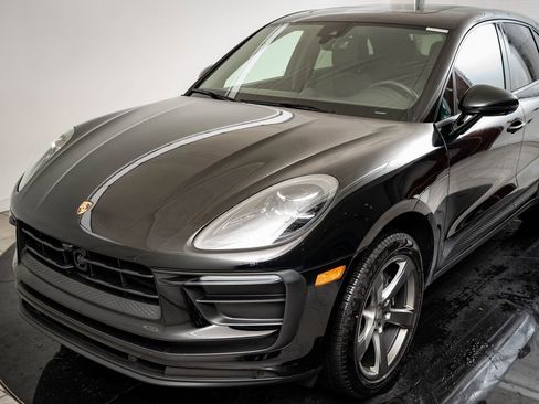 Certified 2024 Porsche Macan image 14