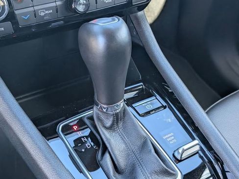 Used 2025 Jeep Compass Limited image 21