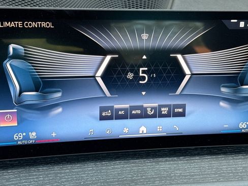 Used 2025 BMW 330i Sedan w/ Convenience Package image 25