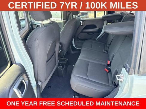 Used 2023 Jeep Wrangler Unlimited Sahara AWD/4WD image 16
