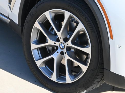Certified 2025 BMW X5 xDrive40i w/ Premium Package image 9