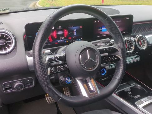 Used 2025 Mercedes-Benz GLB 35 AMG 4MATIC image 31