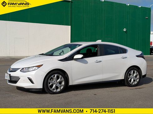 Used 2018 Chevrolet Volt Premier w/ Driver Confidence Package image 4