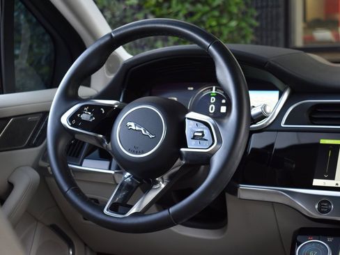 Used 2020 Jaguar I-PACE SE image 40