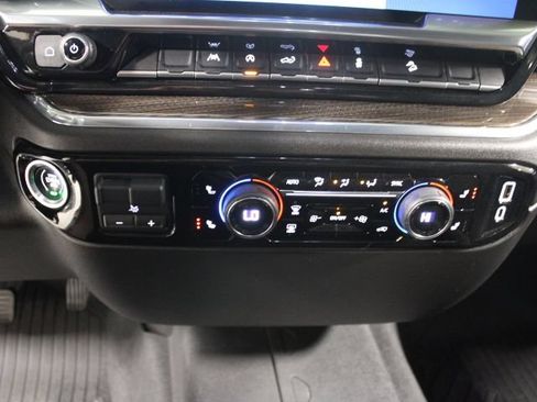 Used 2024 Chevrolet Silverado 1500 RST w/ Z71 Off-Road Package AWD/4WD image 36