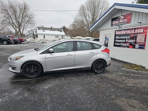 Used 2016 Ford Focus SE w/ Equipment Group 201A image 4