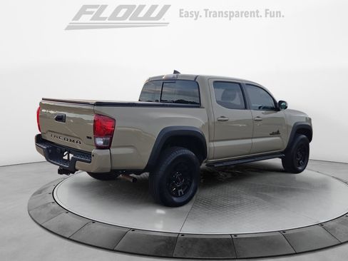 Used 2017 Toyota Tacoma TRD Off-Road w/ Premium & Technology Package image 9