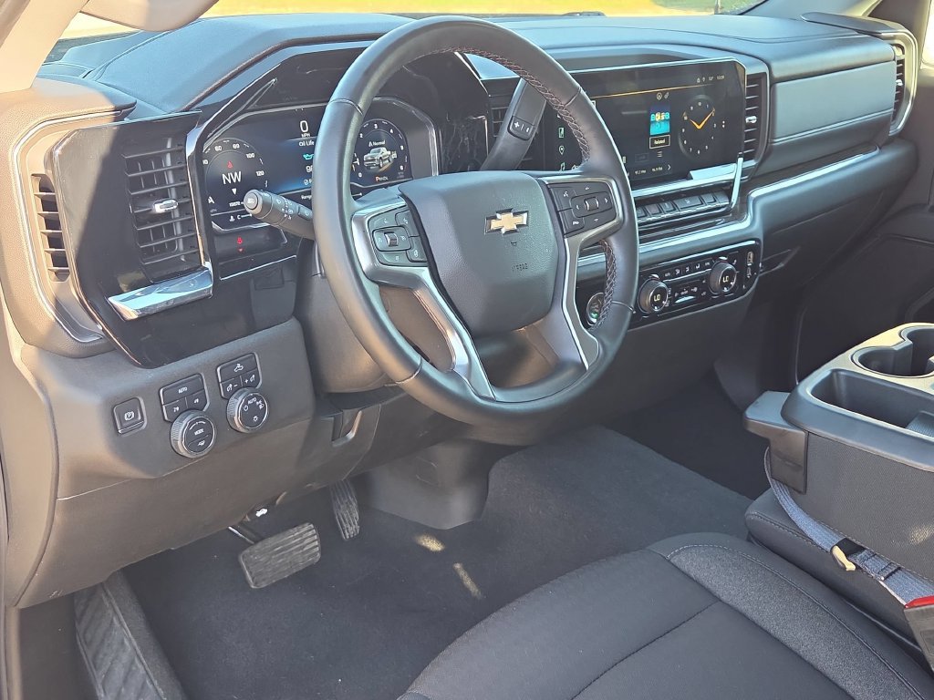 Used 2024 Chevrolet Silverado 1500 LT AWD/4WD image 14