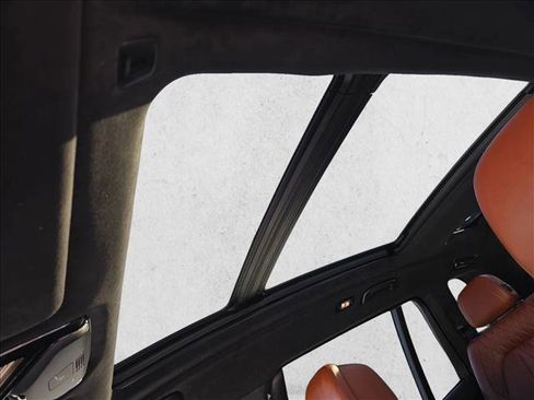 Used 2023 BMW X7 xDrive40i w/ Executive Package image 28