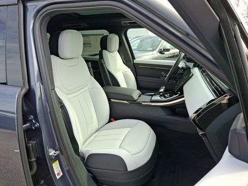 New 2026 Land Rover Range Rover Sport Dynamic SE AWD/4WD image 3