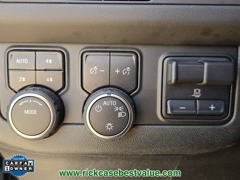 Used 2024 Chevrolet Suburban Z71 w/ Luxury Package AWD/4WD image 27