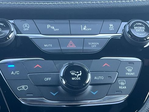 New 2026 Chrysler Pacifica Select image 4