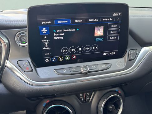 Used 2025 Chevrolet Blazer LT FWD image 17
