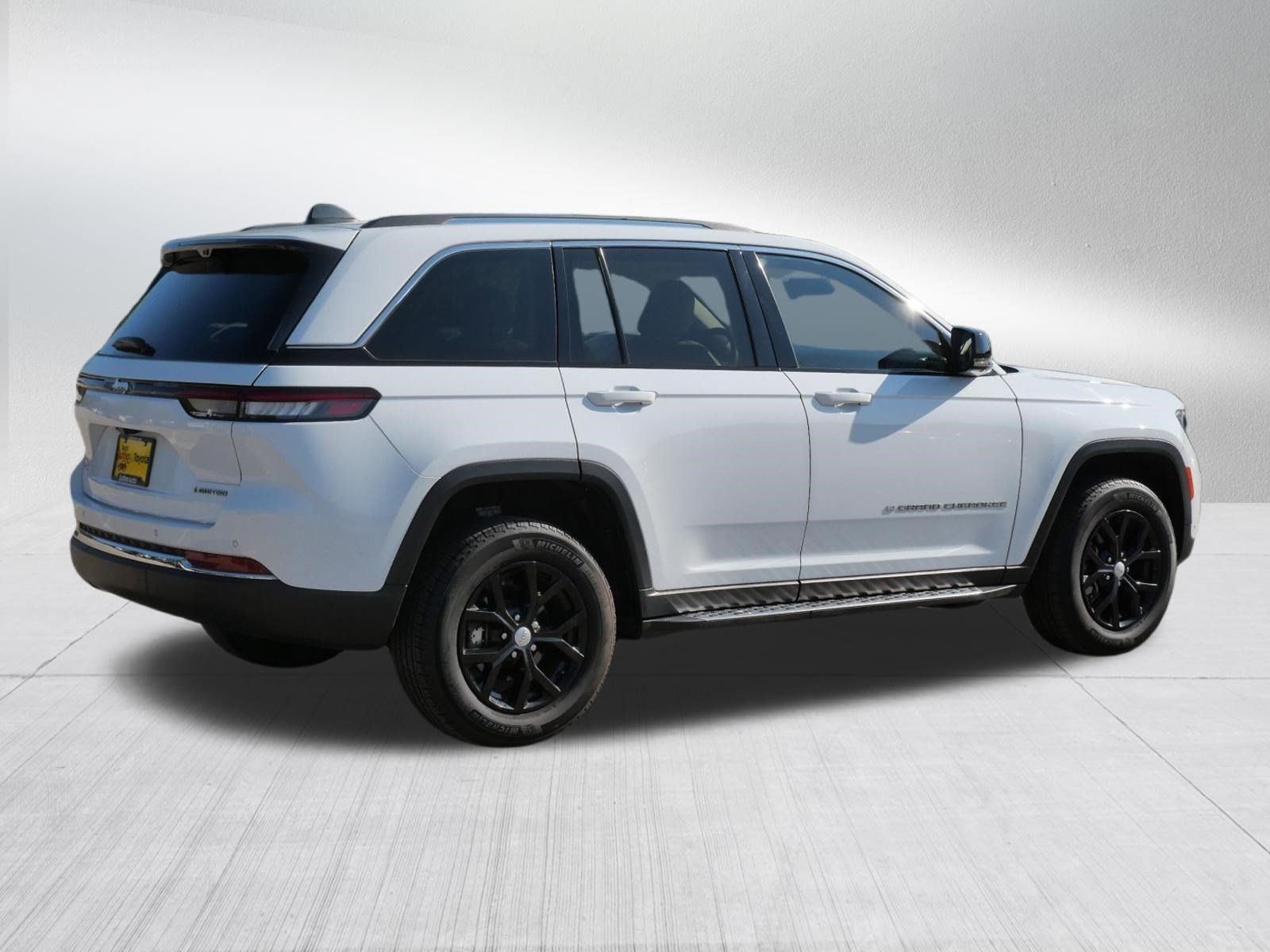 Used 2022 Jeep Grand Cherokee Limited w/ Luxury Tech Group II AWD/4WD image 7