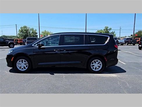 New 2026 Chrysler Pacifica Select image 22