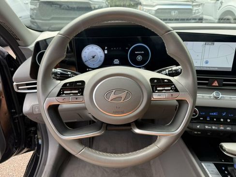 Used 2025 Hyundai Elantra SEL FWD image 5