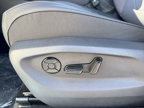 New 2026 Volkswagen Tiguan SE image 14