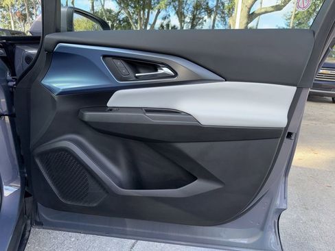 Used 2025 Chevrolet Equinox EV LT image 19