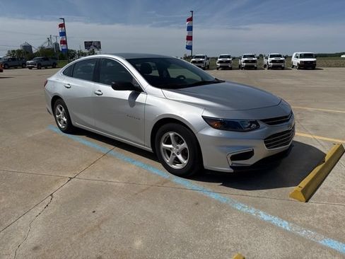 Used 2017 Chevrolet Malibu LS w/ LPO, Convenience Package 1 FWD image 6