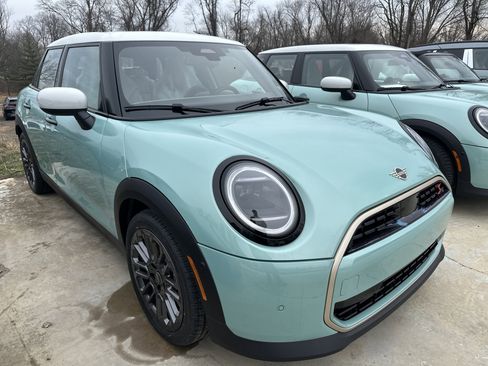 New 2026 MINI Cooper S image 2
