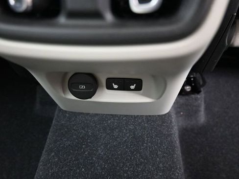 Used 2023 Volvo XC40 B5 Ultimate w/ Climate Package image 34