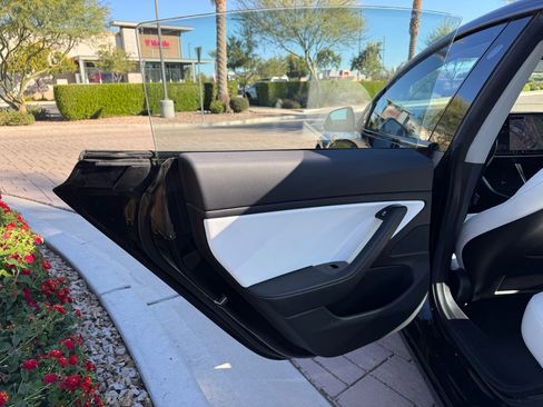 Used 2018 Tesla Model 3 Long Range image 10