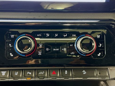 Used 2024 GMC Sierra 2500 AT4 w/ Technology Package image 16